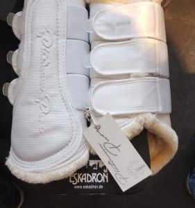 Eskadron Faux Fur beenbeschermer